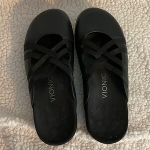 Vionic Women's Black Crisscross Mules